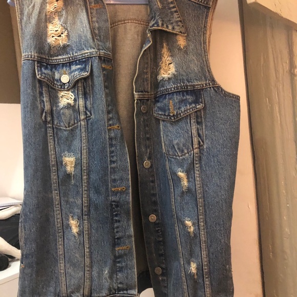 Distressed Denim vest from Urban Outfitters - Picture 3 of 3